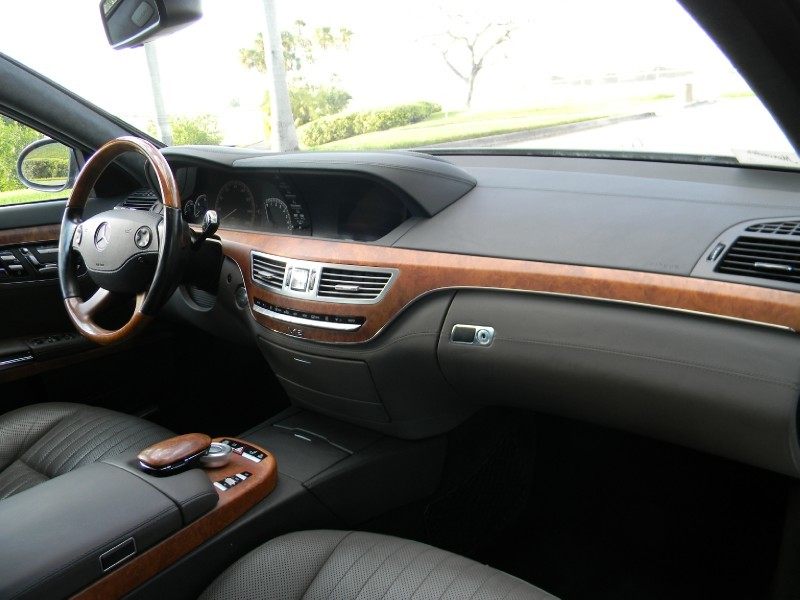 Illustration for article titled You Can Buy A 510-HP V12 S-Class For The Price Of A Used V6 Honda Accord